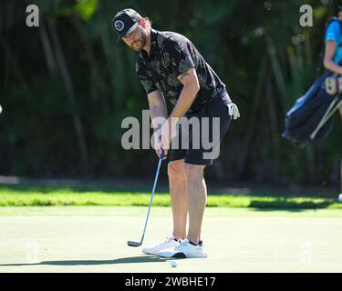 Honolulu, Hawaii, USA. Januar 2024. Schauspieler Jensen Ackles trifft seinen Putt während des Pro/am-Tages bei den Sony Open im Waialae Country Club in Honolulu, Hawaii. Glenn Yoza/CSM/Alamy Live News Stockfoto