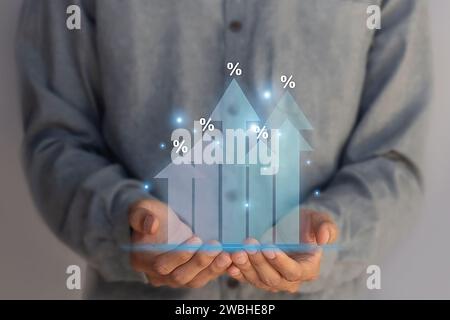 Zinssätze und Dividenden, Geschäftsentwicklung mit Prozentsymbol und Aufwärtspfeil für langfristige Altersvorsorgeinvestitionen. Stockfoto