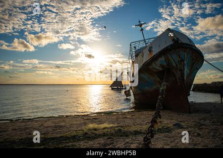 Ein Schiffswrack in Ilha de Mosambik, in Mosambik, Afrika Stockfoto