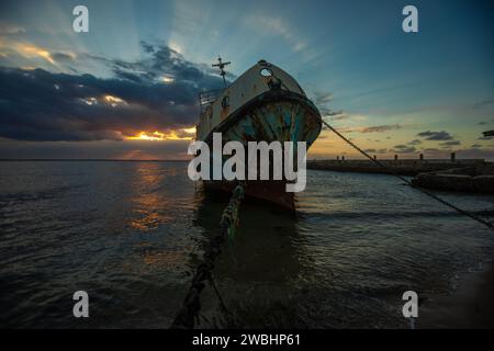 Ein Schiffswrack in Ilha de Mosambik, in Mosambik, Afrika Stockfoto