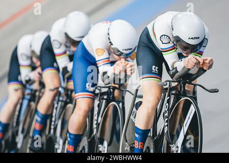 Apeldoorn, Niederlande. Januar 2024. Foto von Alex Whitehead/SWpix.com - 10/01/2024 - Radfahren - UEC Track Elite Europameisterschaft 2024 - Omnisport, Apeldoorn, Niederlande - Qualifying für das Team Pursuit für Frauen - Megan Barker, Neah Evans, Josie Knight und Anna Morris aus Großbritannien. Quelle: SWpix/Alamy Live News Stockfoto