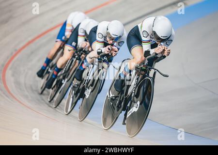 Apeldoorn, Niederlande. Januar 2024. Foto von Alex Whitehead/SWpix.com - 10/01/2024 - Radfahren - UEC Track Elite Europameisterschaft 2024 - Omnisport, Apeldoorn, Niederlande - Qualifying für das Team Pursuit für Frauen - Megan Barker, Neah Evans, Josie Knight und Anna Morris aus Großbritannien. Quelle: SWpix/Alamy Live News Stockfoto