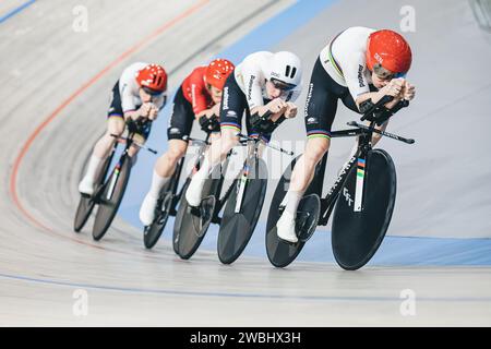 Apeldoorn, Niederlande. Januar 2024. Foto: Alex Whitehead/SWpix.com - 10/01/2024 - Radfahren - UEC Track Elite Europameisterschaft 2024 - Omnisport, Apeldoorn, Niederlande - Qualifying der Männer - Carl-Frederik Bevort, Tobias Hansen, Rodenberg Frederik Madsen, Rasmus Pedersen aus Dänemark Credit: SWpix/Alamy Live News Stockfoto