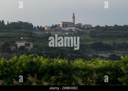 Neoklassizistische Chiesa dei Santi Fermo e Rustico (St. firmus und St. Rusticus Kirche), erbaut im 17. Jahrhundert in Colognola ai Colli, Provinz Verona, Vene Stockfoto