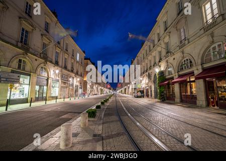 Europa, Frankreich, Region Centre-Val de Loire, Orléans, Rue Jeanne d'Arc (Straße Jeanne d'Arc) bei Nacht Stockfoto