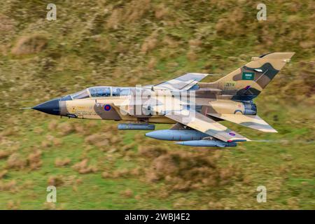 Royal Saudi Air Force Tornado in der Machschleife Stockfoto