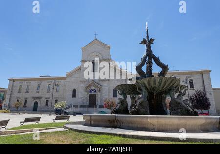 GIOVINAZZO, ITALIEN, 10. JULI 2022 - Blick auf die Kirche Saint Domenico in Giovinazzo. Provinz Bari, Apulien Italien Stockfoto