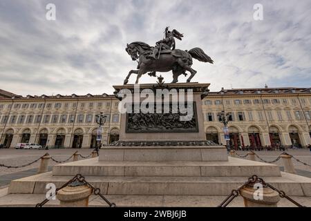 TURIN (TURIN), ITALIEN, 11. April 2023 - Denkmal von Emanuele Filiberto von Savoyen auf dem Platz San Carlo in Turin, Italien Stockfoto