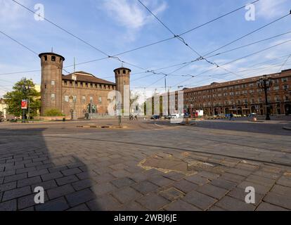 TURIN (TURIN), ITALIEN, 11. APRIL 2023 - Blick auf die Burg Acaja im Zentrum von Turin, Italien Stockfoto