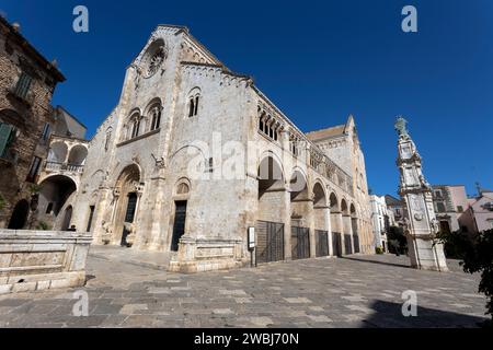 BITONTO, ITALIEN, 9. JULI 2022 - Blick auf die Kathedrale Maria Assunta in Bitonto, Apulien, Italien Stockfoto