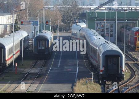 Berlin, Deutschland, 10.01.2024: Züge auf dem Abstellgleis am Bahnhof Warschauer Straße im Bezirk Friedrichshain während des Streiks der Gewerkschaft GDL, im Hintergrund der Bahnhof Ostkreuz *** Berlin, Deutschland, 10 01 2024 Züge auf dem Anschlussgleis am Bahnhof Warschauer Straße im Bezirk Friedrichshain während des Streiks der gewerkschaft GDL, Ostkreuz im Hintergrund Copyright: xdtsxNachrichtenagenturx dts 28735 Stockfoto