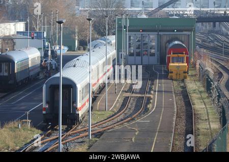 Berlin, Deutschland, 10.01.2024: Züge auf dem Abstellgleis am Bahnhof Warschauer Straße im Bezirk Friedrichshain während des Streiks der Gewerkschaft GDL, im Hintergrund der Bahnhof Ostkreuz *** Berlin, Deutschland, 10 01 2024 Züge auf dem Anschlussgleis am Bahnhof Warschauer Straße im Bezirk Friedrichshain während des Streiks der gewerkschaft GDL, Ostkreuz im Hintergrund Copyright: xdtsxNachrichtenagenturx dts 28734 Stockfoto