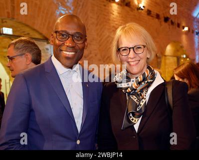 Joe Chialo Kultursenator Berlin , Nina Englert BMW Berlin Niederlassungs Leiterin beim Neujahrsempfang der CDU spandau in der Zitadelle spandau. *** Joe Chialo Senator für Kultur Berlin , Nina Englert BMW Berlin Niederlassungsleiterin beim CDU Spandau Neujahrsempfang in der Zitadelle Spandau Stockfoto