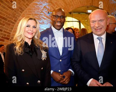 Aldona Niemczyk CDU Fraktion Berlin , Joe Chialo Kultursenator Berlin , Kai Wegner beim Neujahrsempfang der CDU spandau in der Zitadelle spandau. *** Aldona Niemczyk CDU-Bundestagsfraktion Berlin , Joe Chialo Senator für Kultur Berlin , Kai Wegner beim CDU Spandau Neujahrsempfang in der Zitadelle Spandau Stockfoto