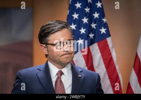 Der Sprecher des US-Repräsentantenhauses Mike Johnson (Republikaner von Louisiana) nimmt an einer Pressekonferenz im US-Kapitol in Washington, DC, am Mittwoch, den 10. Januar 2024 Teil. Quelle: Rod Lamkey / CNP /MediaPunch Stockfoto