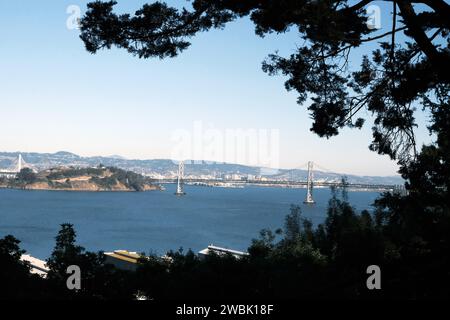 Blick auf die Bay Bridge von Hill, San Francisco, Kalifornien, USA Stockfoto