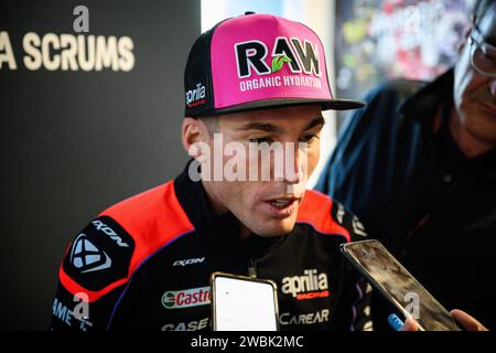 Porträt des spanischen MotoGP-Fahrers Maverick Viñales vom Aprilia Racing Team auf der Pressekonferenz nach dem Motul Grand Prix von Valencia, Spanien. Stockfoto