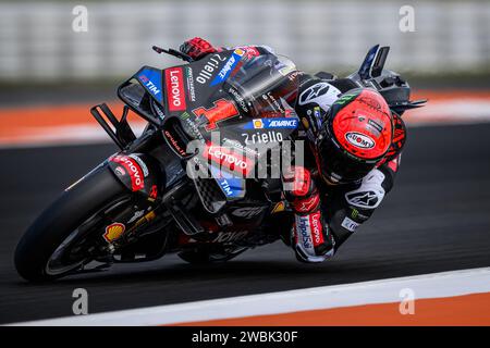 Der italienische MotoGP-Fahrer Nr 1 Francesco Bagnaia trainiert beim Test 2024 im offiziellen Ducati Lenovo Team auf der Strecke Valencia, Spanien Stockfoto