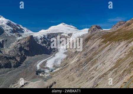 Blick von der Kaiser-Franz-Josefs-Höhe zum Pasterze-Gletscher, hinter Johannisberg, 3460 m, Nationalpark hohe Tauern, Österreich Stockfoto