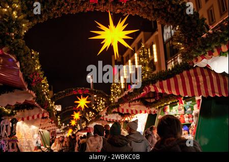 Weihnachtsmarkt am Leipziger Marktplatz, Stockfoto