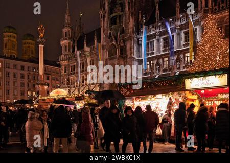 Weihnachtsmarkt am Marienplatz München, Stockfoto
