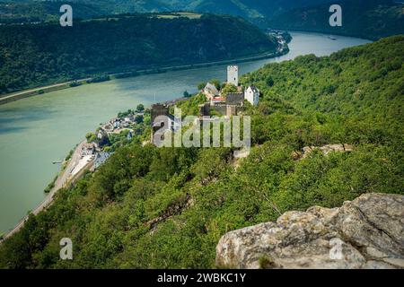 Feindliche Brüder, zwei Burgen bei Kamp-Bornhofen am Mittelrhein, Schloss Sterrenberg und Schloss Liebenstein aus Sicht des Rheinsteig, UNESCO-Weltkulturerbe Oberes Mittelrheintal Stockfoto