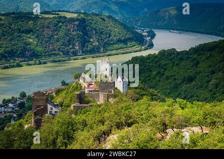 Feindliche Brüder, zwei Burgen bei Kamp-Bornhofen am Mittelrhein, Schloss Sterrenberg und Schloss Liebenstein aus Sicht des Rheinsteig, UNESCO-Weltkulturerbe Oberes Mittelrheintal Stockfoto