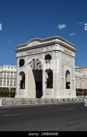 Astana (nur-Sultan), Kasachstan – Triumphbogen (Mangilik El) in Astana (nur-Sultan), Hauptstadt Kasachstans Stockfoto