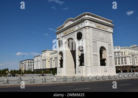 Astana (nur-Sultan), Kasachstan – Triumphbogen (Mangilik El) in Astana (nur-Sultan), Hauptstadt Kasachstans Stockfoto