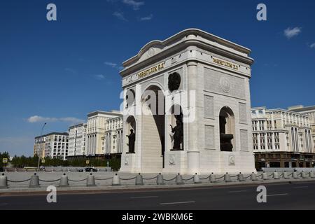 Astana (nur-Sultan), Kasachstan – Triumphbogen (Mangilik El) in Astana (nur-Sultan), Hauptstadt Kasachstans Stockfoto