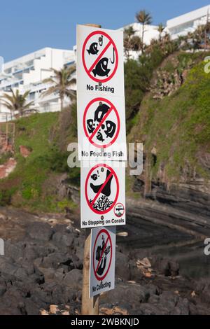 Warnschild am Strand, an der Ballito Bay, Durban Stockfoto