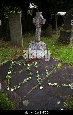 Grab von Richard Lewis, bekannt als DIC Penderyn auf dem Friedhof von St Mary, Aberavon, Port Talbot. Stockfoto