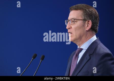 Madrid, Spanien. Januar 2024. Der Vorsitzende der PP, Alberto Nuñez Feijoo, während einer Pressekonferenz am 11. Januar 2024 im Parteihauptsitz in der Genova-Straße in Madrid, Spanien. (Foto: Oscar Gonzalez/SIPA USA) (Foto: Oscar Gonzalez/SIPA USA) Credit: SIPA USA/Alamy Live News Stockfoto