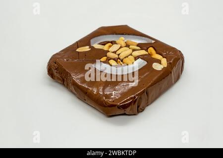 Verbranntes Jaggery Chaku mit Erdnüssen und Kokosnusssüß für Makar Maghe Sankranti in Nepal Stockfoto