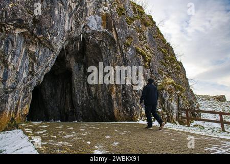 Eisstalaktiten in der Balcarka-Höhle am Mährischen Karst, Tschechische Republik, Bild am 11. Januar 2024. (CTK Foto/Patrik Uhlir) Stockfoto