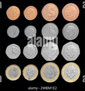 2024 endgültiges jährliches Münzset mit dem ersten Münzporträt von König Karl III. Von Martin Jennings Stockfoto