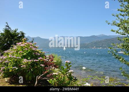 Blick von der Isola dei Pescatori über den Lago Maggiore. Stockfoto