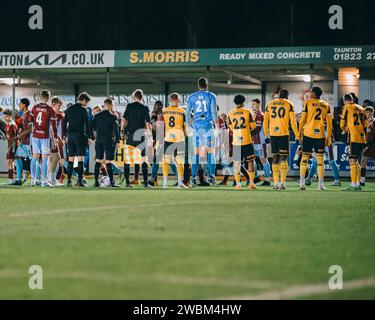 Yeovil Town Line vor dem Spiel in Taunton Town Stockfoto