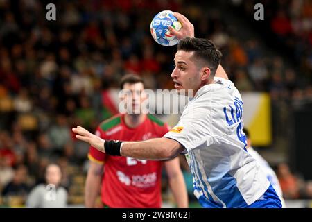 München, Deutschland. Januar 2024. Handball: Europameisterschaft, Portugal - Griechenland, Vorrunde, Gruppe F, Spieltag 1, Olympiahalle München. Griechenlands Nikolaos Liapis in Aktion. Quelle: Peter Kneffel/dpa/Alamy Live News Stockfoto