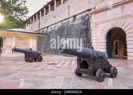 Alte Kanonen in der Altstadt von Kotor, Montenegro Stockfoto