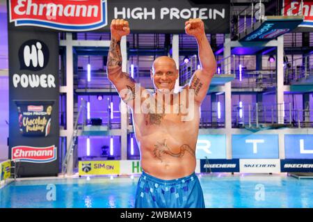 Thorsten Legat beim Photocall zur Fernsehshow RTL Turmspringen aus der Schwimm- und Sprunghalle im Europasportpark Berlin. Berlin, 11.01.2024 *** Thorsten Legat beim Photocall zur TV-Sendung RTL Turmspringen aus der Schwimm- und Tauchhalle im Europasportpark Berlin Berlin, 11 01 2024 Foto:Xn.xKubelkax/xFuturexImagex turmspringen 4169 Stockfoto