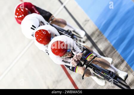 APELDOORN - das dänische Team Carl-Frederik Bevort, Niklas Larsen, Rodenberg Frederik Madsen und Rasmus Pedersen in Aktion während des Verfolgungsfinals der Männer am zweiten Tag der Leichtradsportmeisterschaft im Apeldoorn Omnisportrum. ANP VINCENT JANNINK Stockfoto