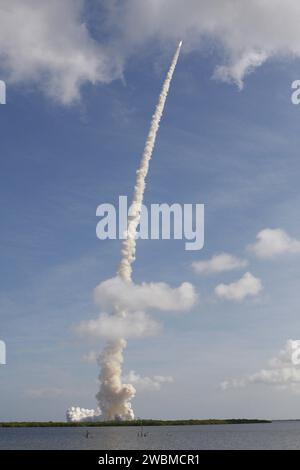 Die Ares I-X-Testrakete startet vom Launch Complex 39B im Kennedy Space Center, produziert 2,96 Millionen Pfund Schub und erreicht während eines sechsminütigen Flugtests in 39 Sekunden eine Überschallgeschwindigkeit. Stockfoto