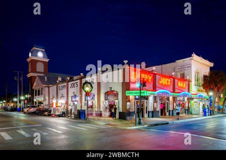 Sloppy Joes Bar beleuchtet bei Nacht Key West, Florida, USA Stockfoto