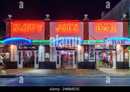 Sloppy Joes Bar beleuchtet bei Nacht Key West, Florida, USA Stockfoto