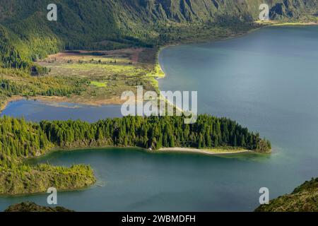 Lagoa do Fogo, Seeblick von Miradouro do Pico da Barrosa - Insel Sao Miguel, Azoren, Portugal Stockfoto