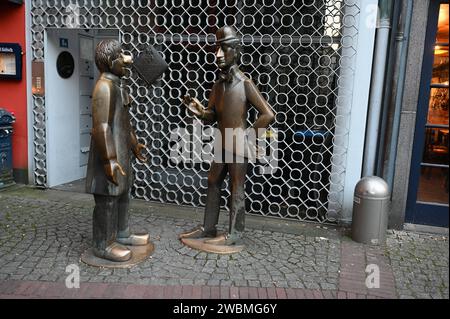 Skulpturen der Kölner Originale, Bronzefiguren Tünnes und Schäl in der Kölner Altstadt *** Skulpturen der Kölner Originale, Bronzefiguren von Tünnes und Schäl in der Altstadt von Kolognes Stockfoto