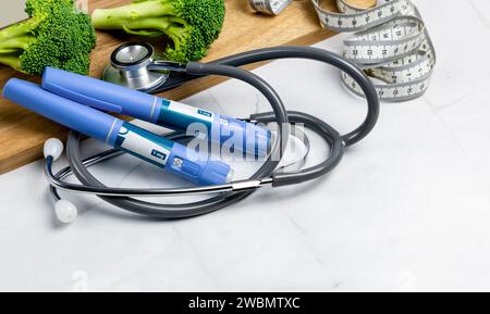 Ozempic Insulininjektions-Pen oder Insulinpatronen-Pen für Diabetiker. Medizinische Geräte für Diabetesvorsteher. Stockfoto