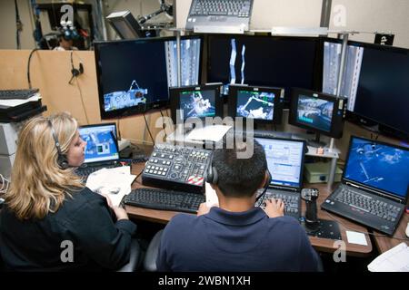 DATUM: 5-3-12 ORT: Gebäude. 9 - VR Lab SUBJEKT: Expedition 32/33 JAXA Astronaut Aki Hoshide während des MSS PF SSRMS EVR3 Trainings im VR Lab. Stockfoto