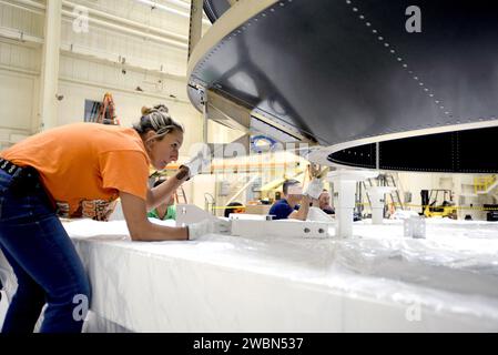 Die NASA erhielt am 24. Juni 2015 den Orion Crew Module Adapter Simulator auf der Plum Brook Station, um Tests an Raumfahrzeugsystemen durchzuführen und Betriebsverfahren zu überprüfen. Stockfoto